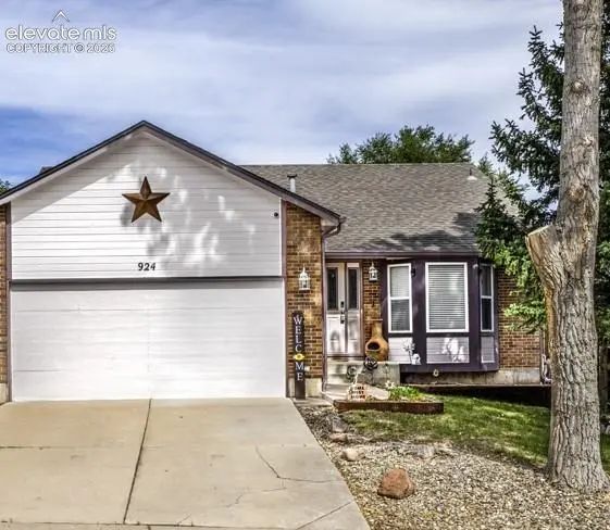 Residential Real Estate for Sale at 924 White Stone Way in the city of Fountain by MLS #6565615