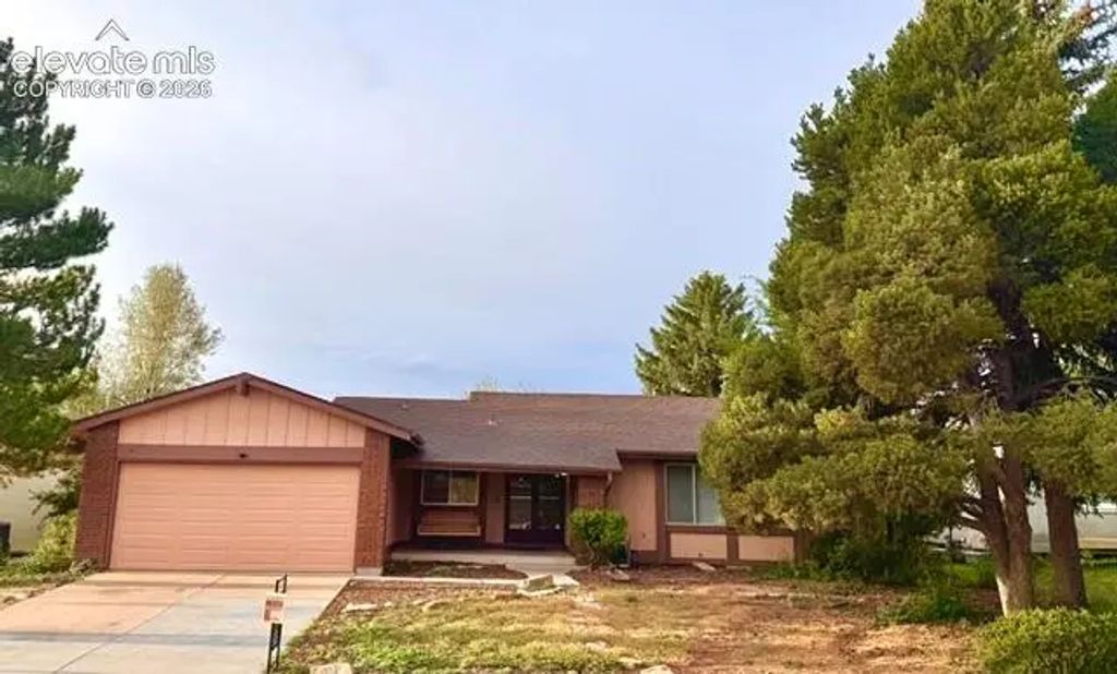 569 Red Cliff Road, Colorado Springs