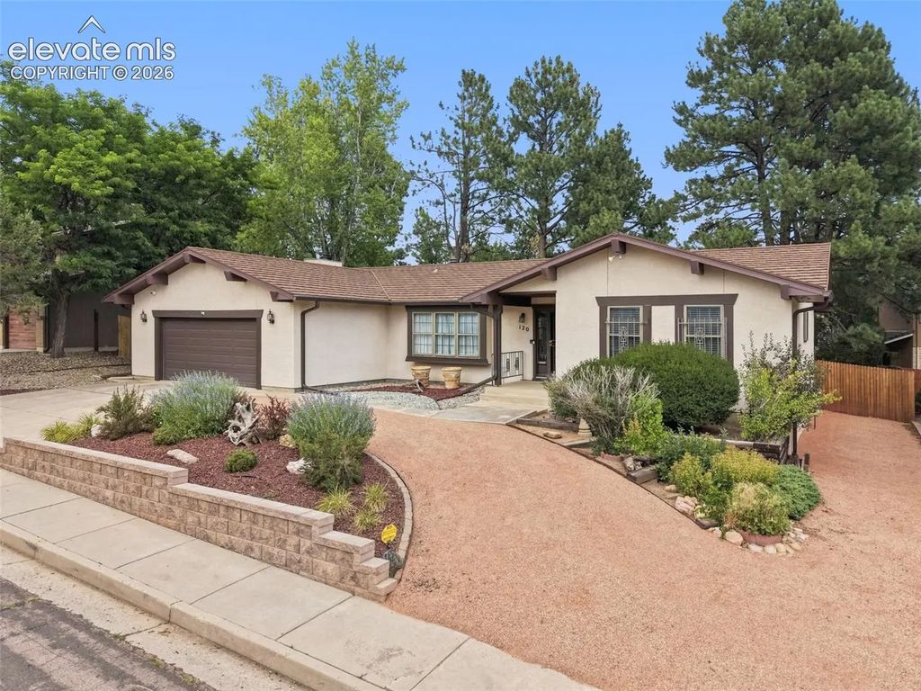 120 Clubridge Place, Colorado Springs