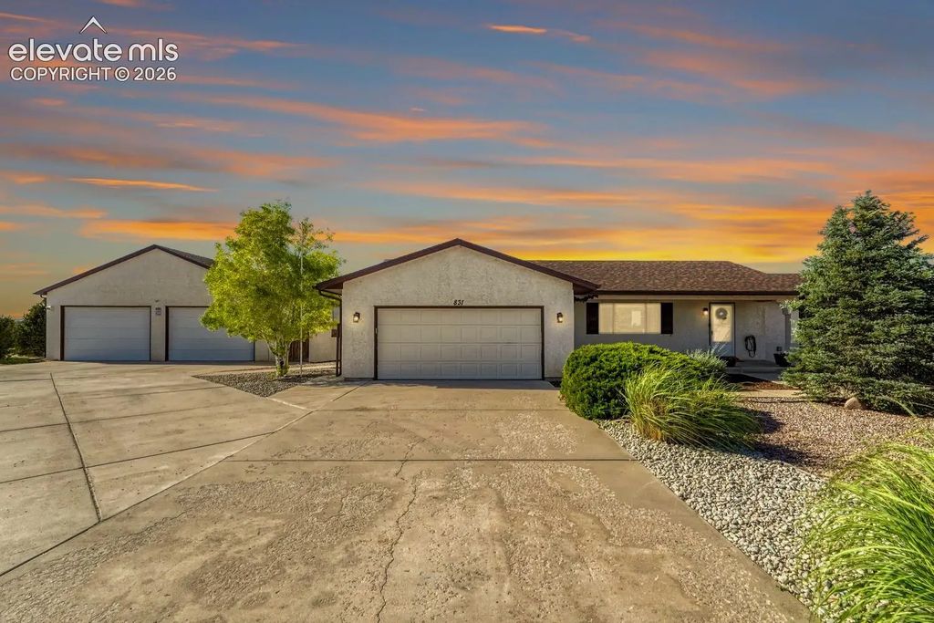 831 E Paseo Dorado Drive, Pueblo West
