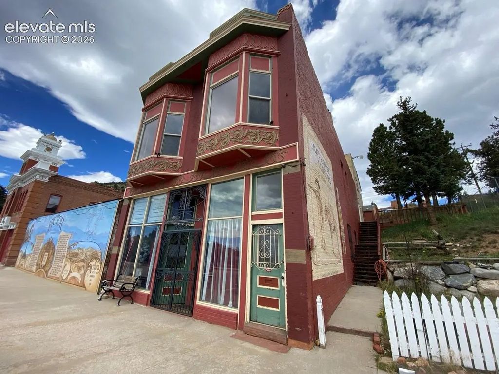 415 Victor Avenue C, Victor
