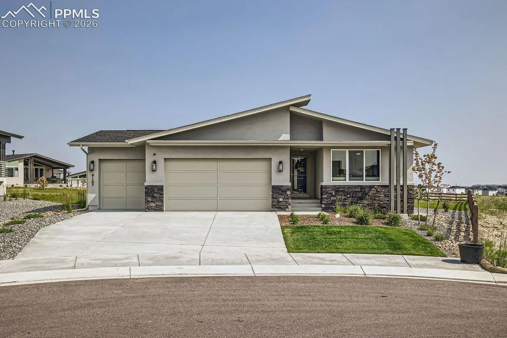 9107 Glitter Way, Colorado Springs