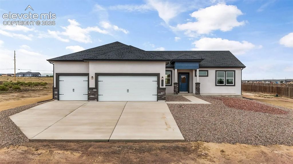 943 E Moonbeam Drive, Pueblo West
