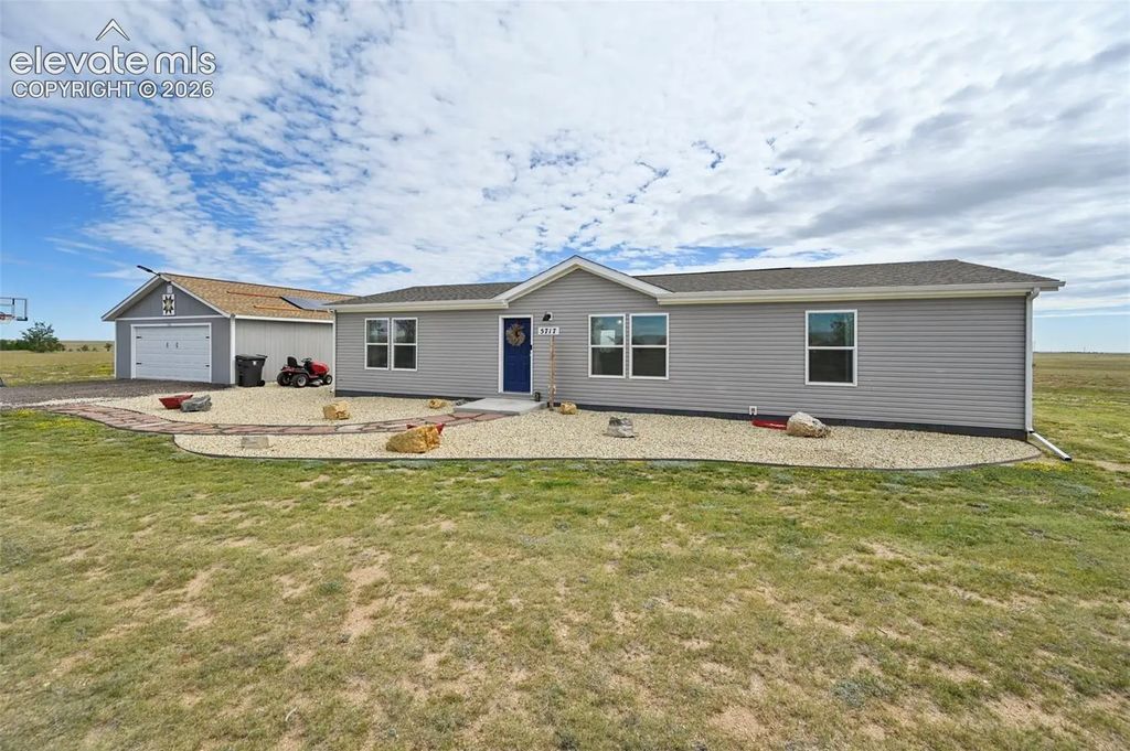 5717 Sengbeil Road, Yoder