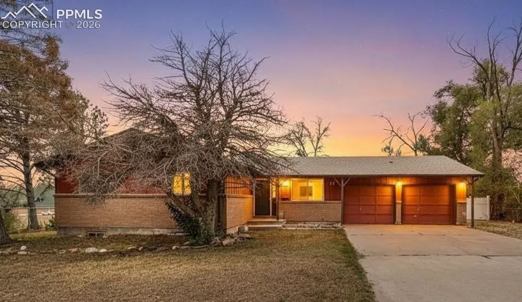 11 Macnaughton Road, Pueblo