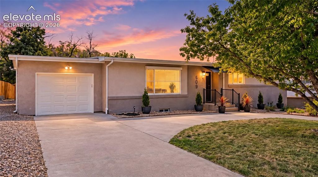 609 Crestridge Avenue, Colorado Springs