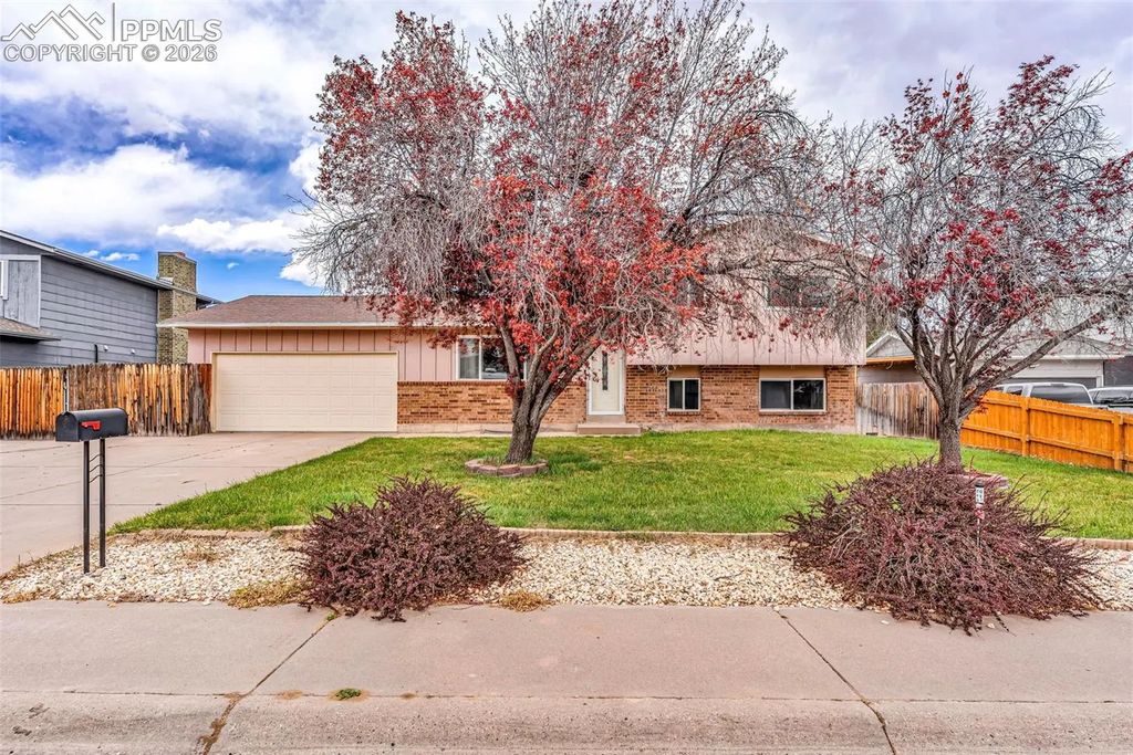 58 Briarwood Circle, Pueblo