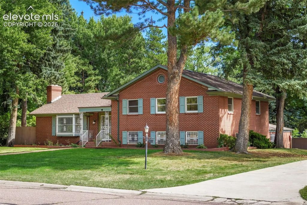 29 Briarwood Place, Colorado Springs