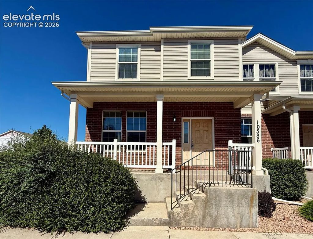 10586 Country Park Point, Fountain
