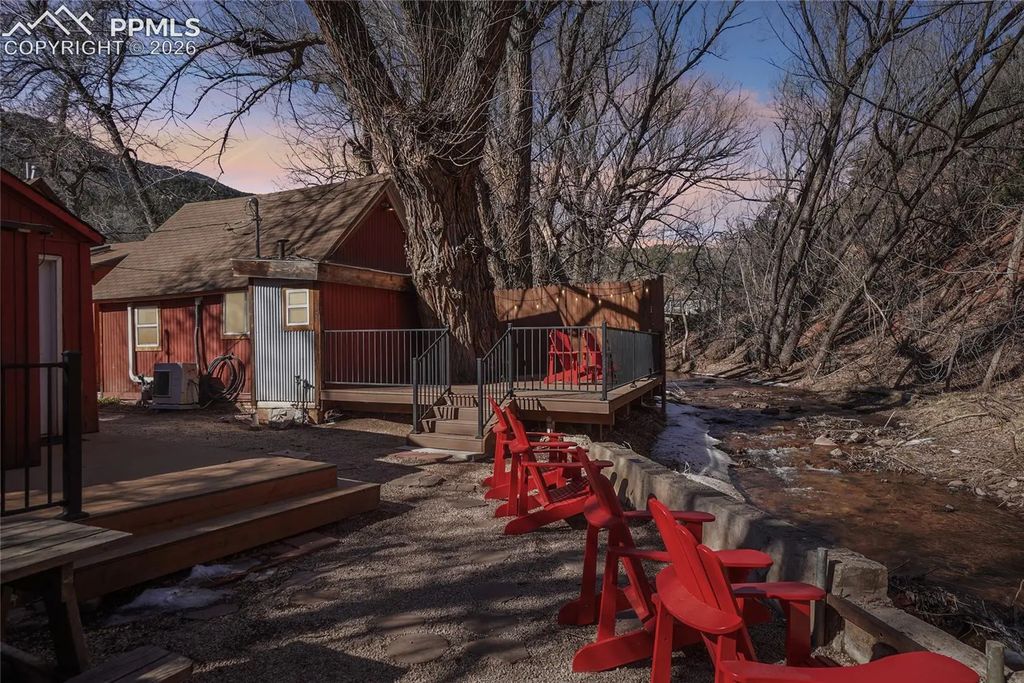 1154 Manitou Avenue, Manitou Springs