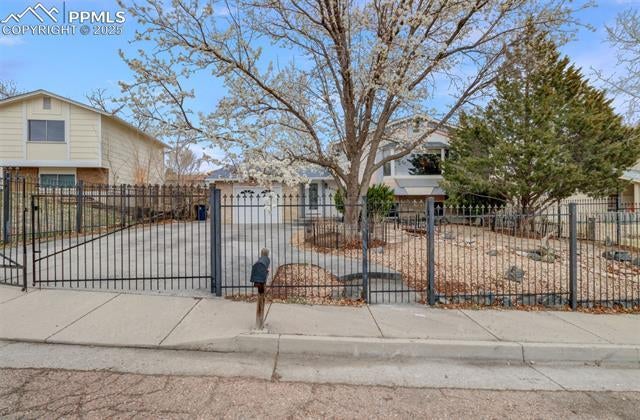 6920 Blue River Way, Colorado Springs