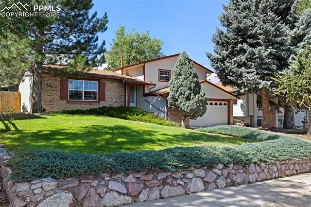 2113 Roundtop Court, Colorado Springs