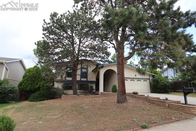 Colorado Springs Homes for Sale in the neighborhood of Vista Grande Terrace in the Zipcode of 80918