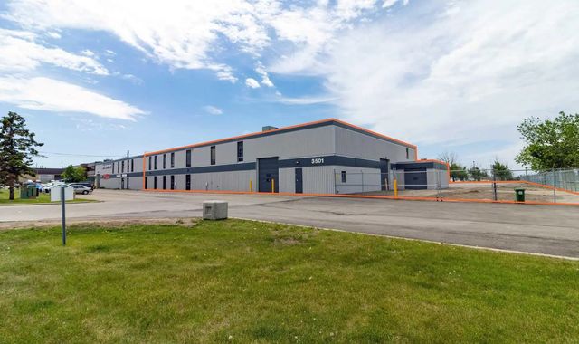 Unit 111 3501 23 Street Ne, Calgary