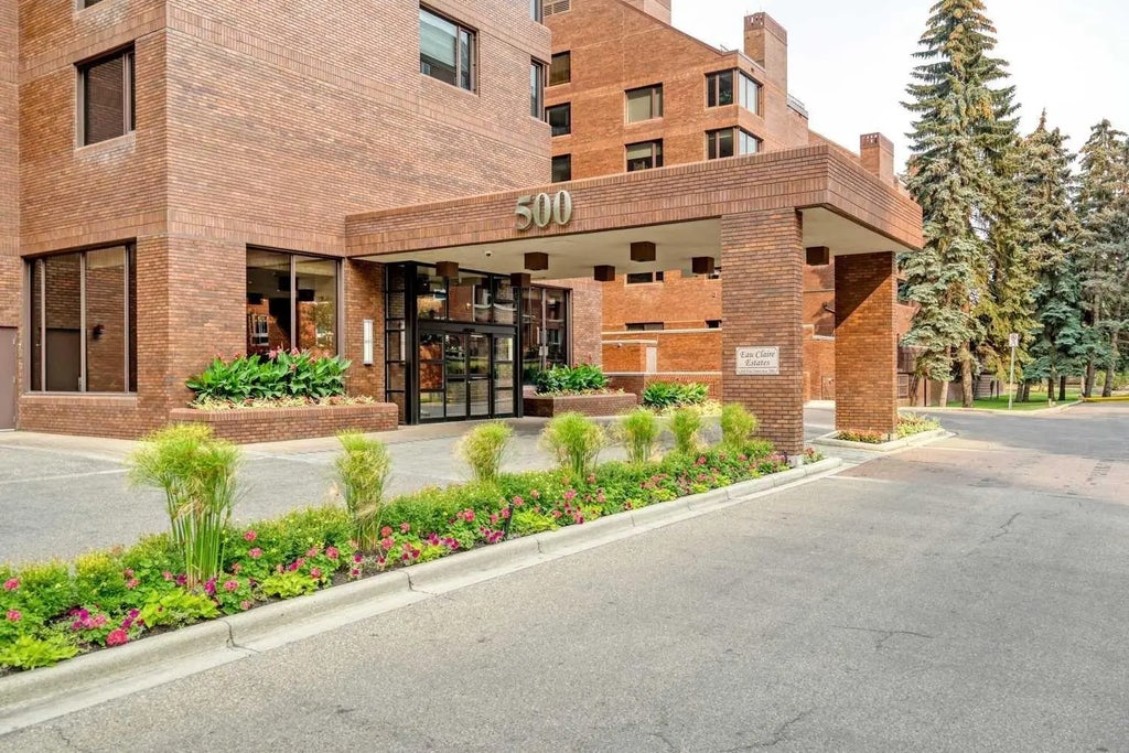 102k, 500 Eau Claire Avenue Sw, Calgary