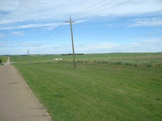 1000 North Road , Trochu