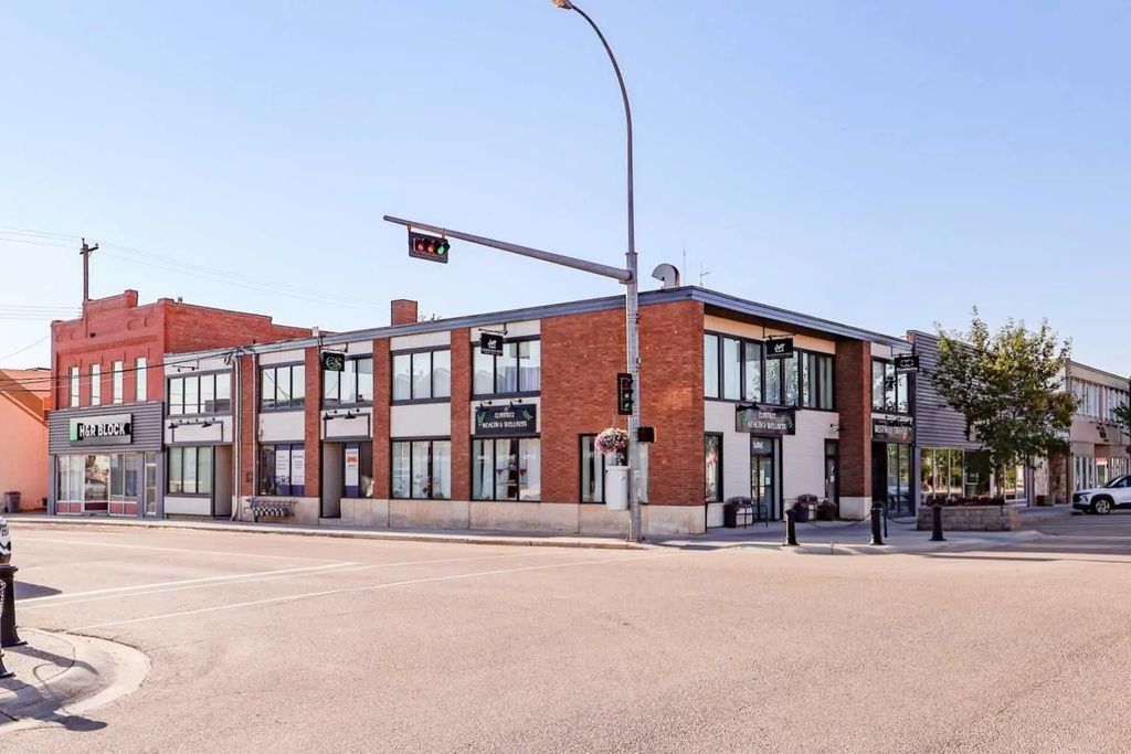 5002 50 Street , Stettler