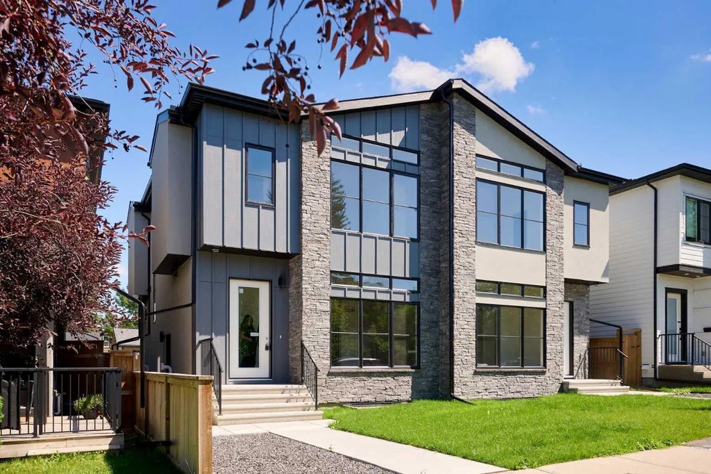 2006 26a Street Sw, Calgary