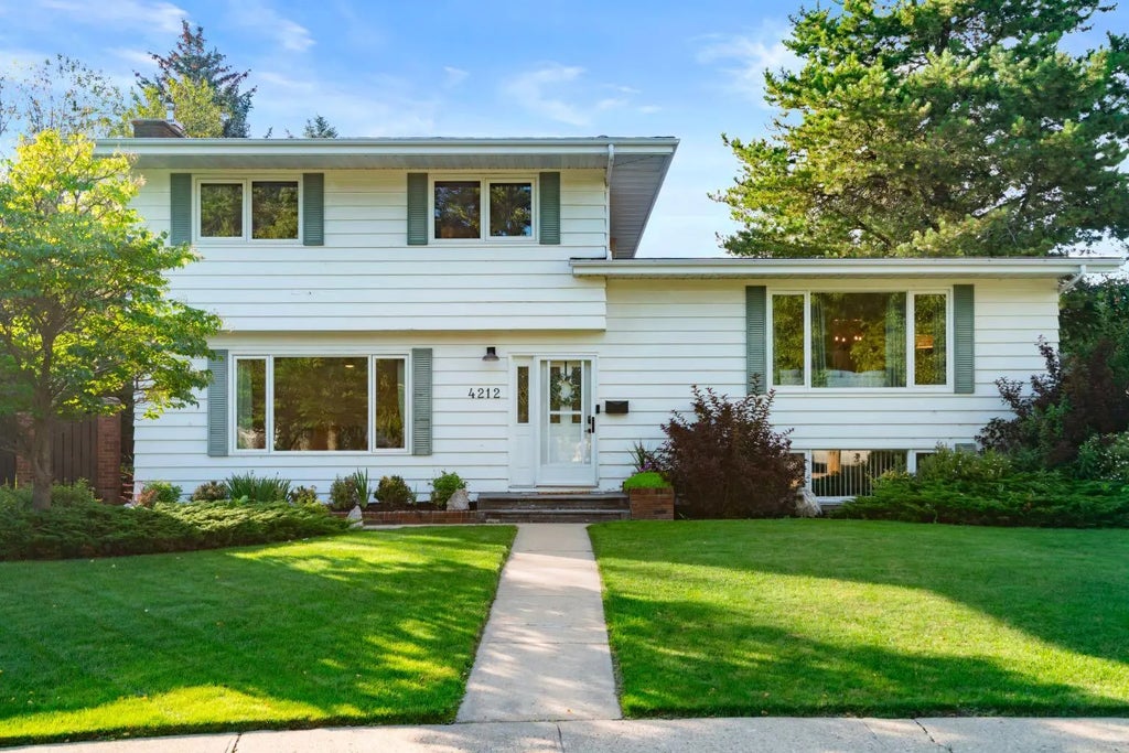 4212 59 Streetclose , Camrose