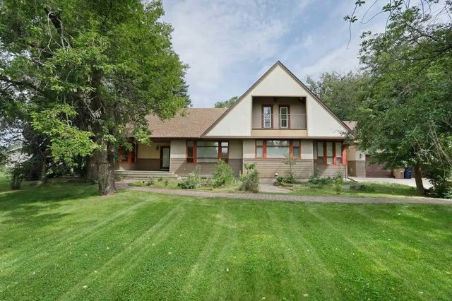 1024 Cassils Road W, Brooks