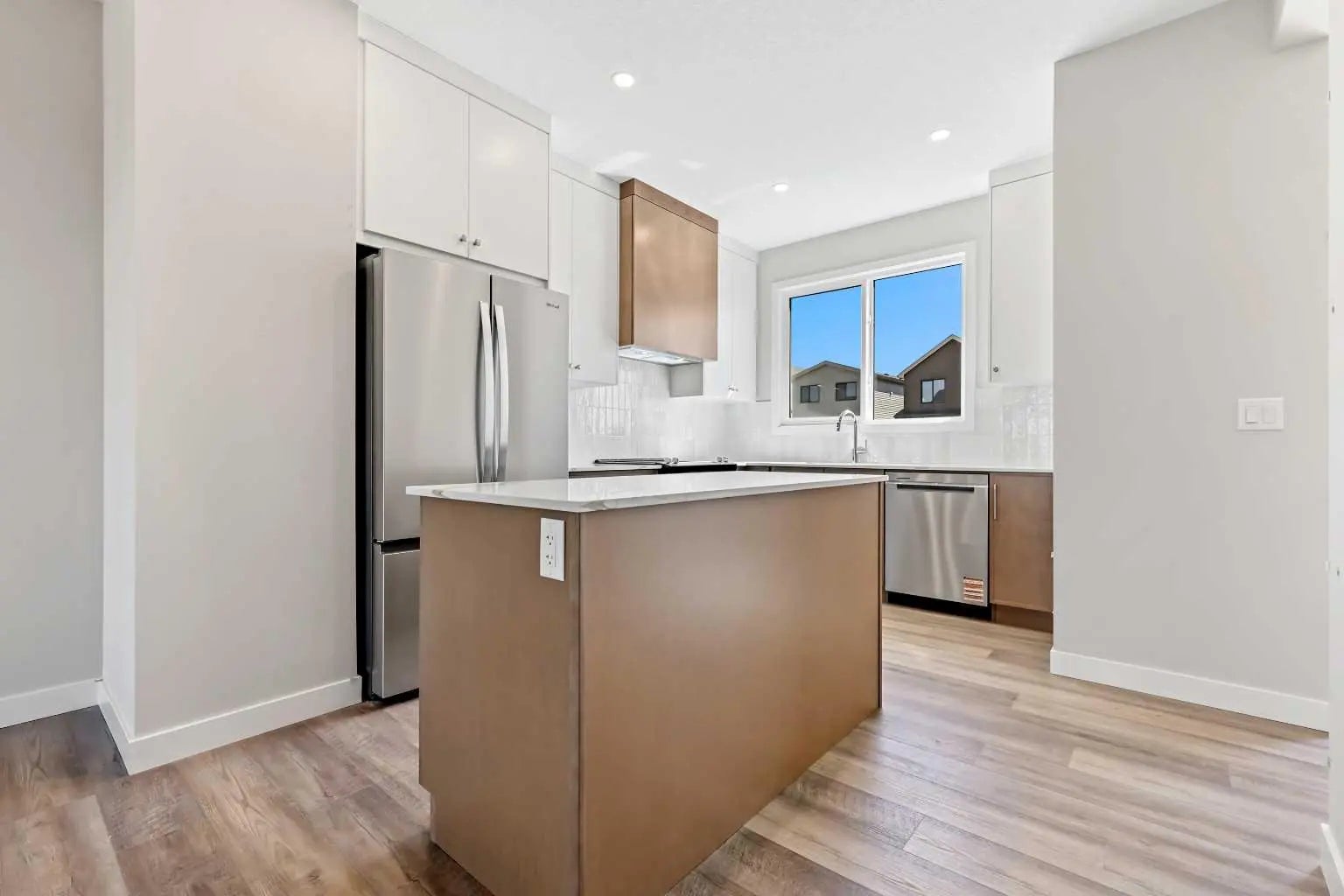 7023 Rangeview Avenue Southeast, Calgary – Residential Semi Detached (Half Duplex) Listing Photo 2