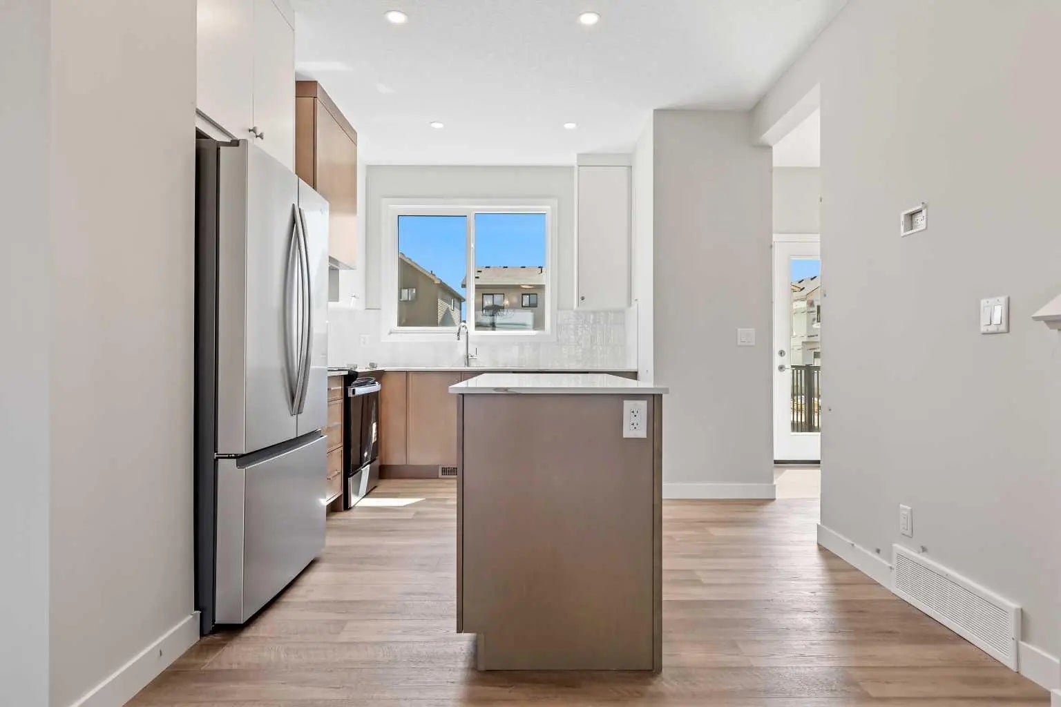 7023 Rangeview Avenue Southeast, Calgary – Residential Semi Detached (Half Duplex) Listing Photo 3