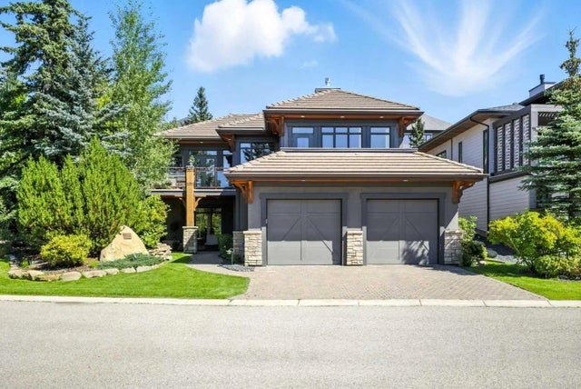 16 Spring Valley Lane Sw, Calgary