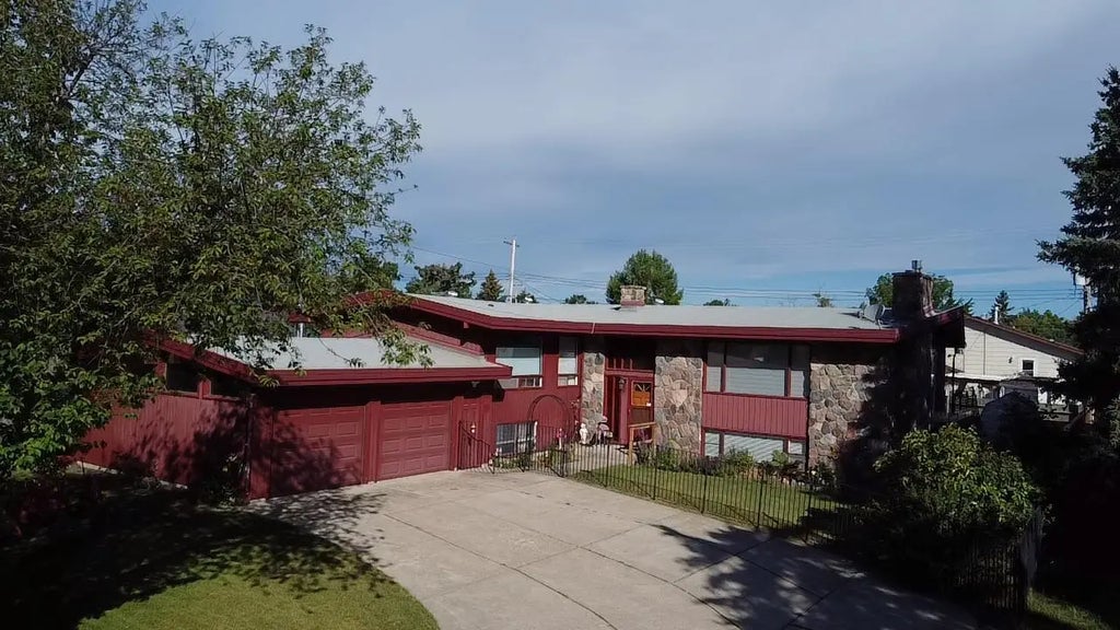 220 3 Street S, Vulcan