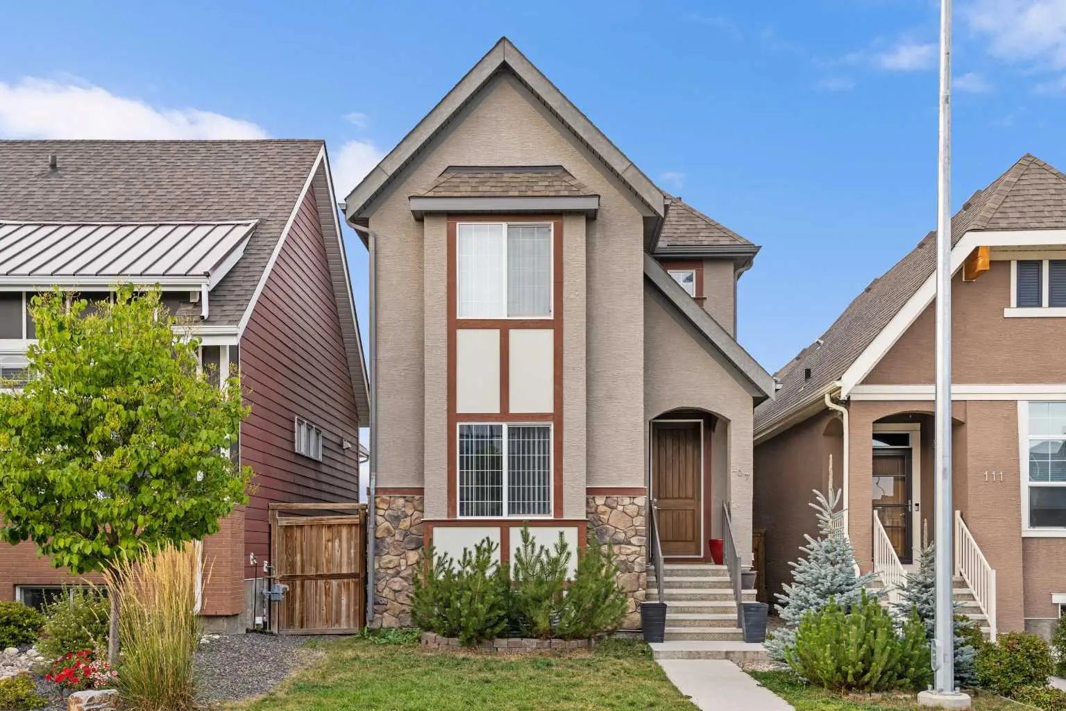 107 Masters Heights Southeast, Calgary – Residential Detached Listing Photo 2