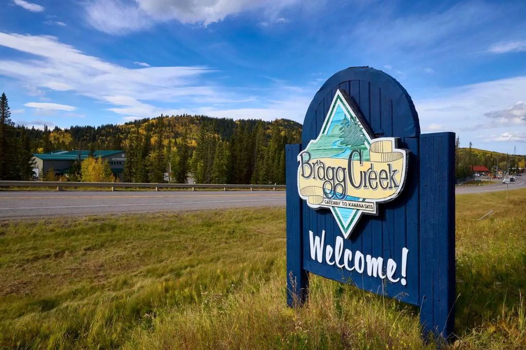 16 White Avenue , Bragg Creek