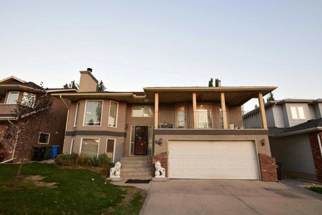 94 Douglas Woods Close Se, Calgary