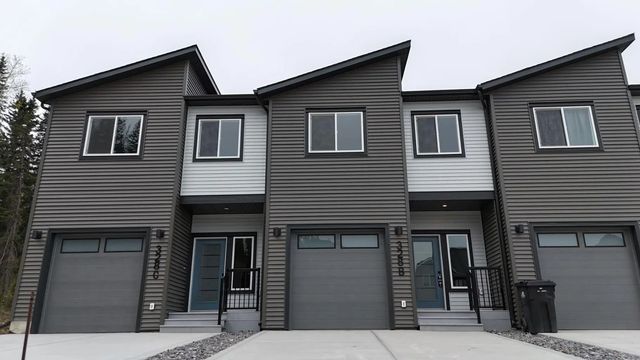 328b Boutin Avenue , Hinton
