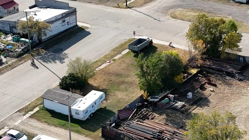 128 1 Avenue E, Hussar