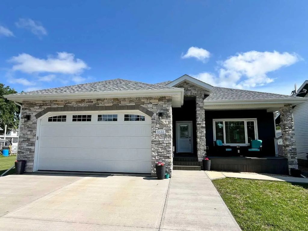 5132 54 Avenue , Viking