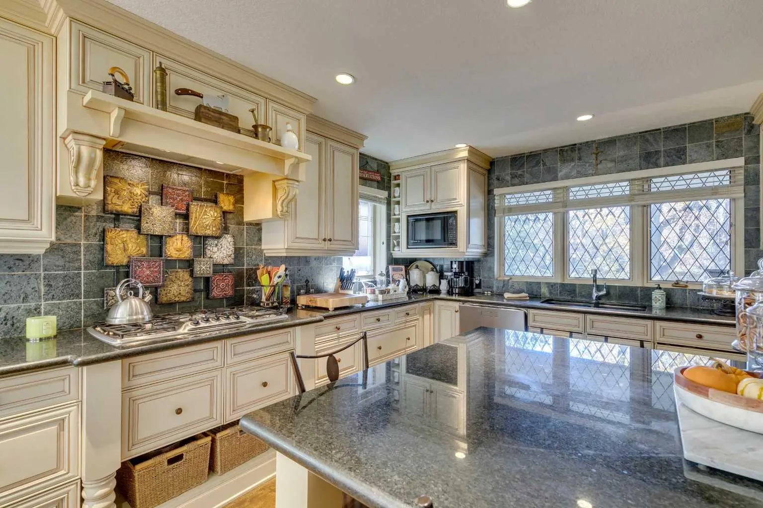 1302 Frontenac Avenue Southwest, Calgary – Residential Detached Listing Photo 10