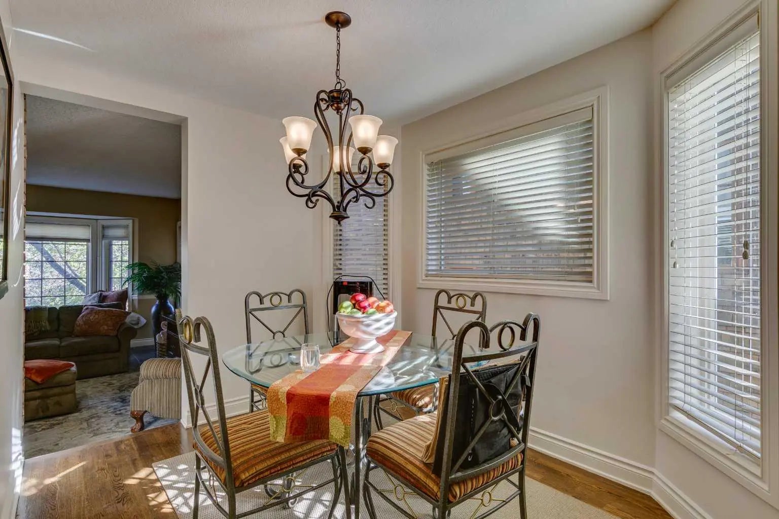 1302 Frontenac Avenue Southwest, Calgary – Residential Detached Listing Photo 12