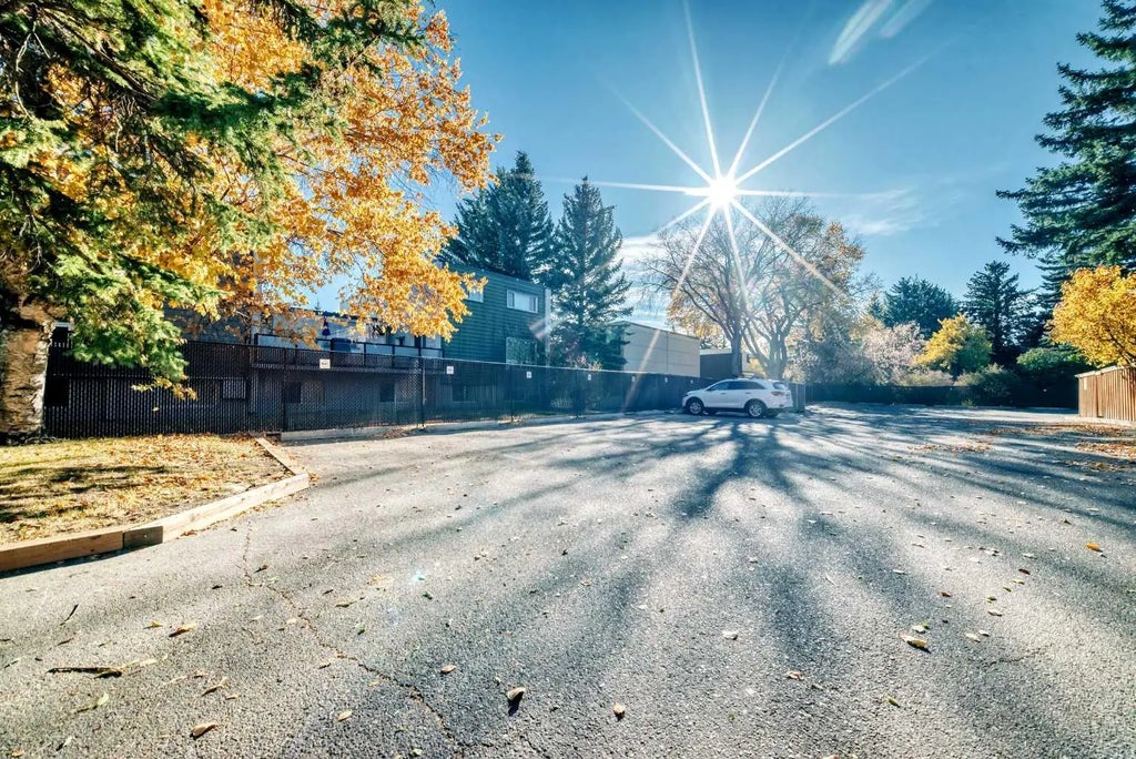 210, 1001 68 Avenue Sw, Calgary