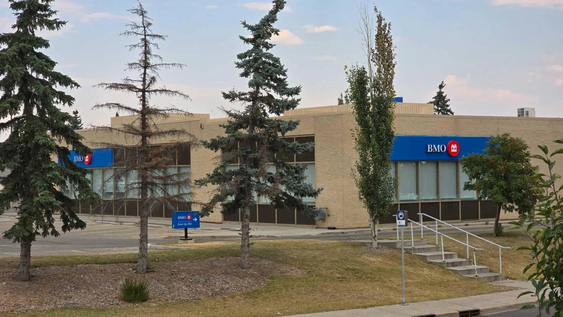 5102 2255 32 Street Northeast, Calgary – Commercial Retail Listing Photo 9