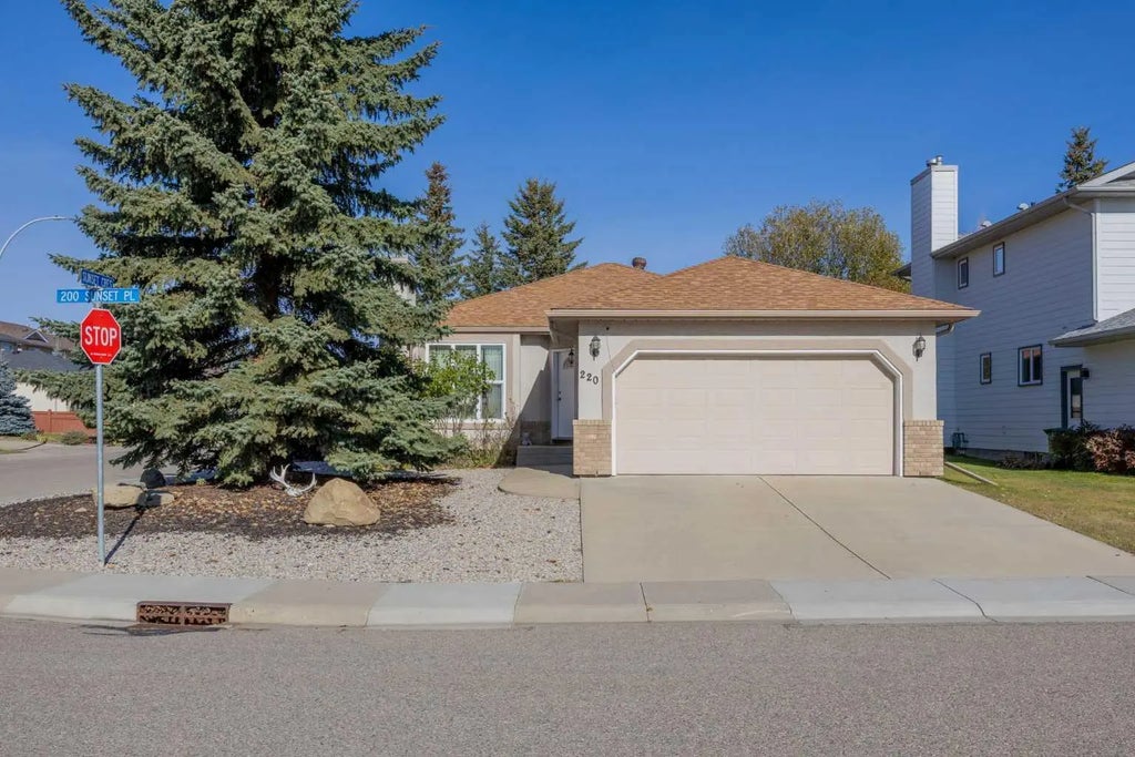 220 Sunset Place , Okotoks