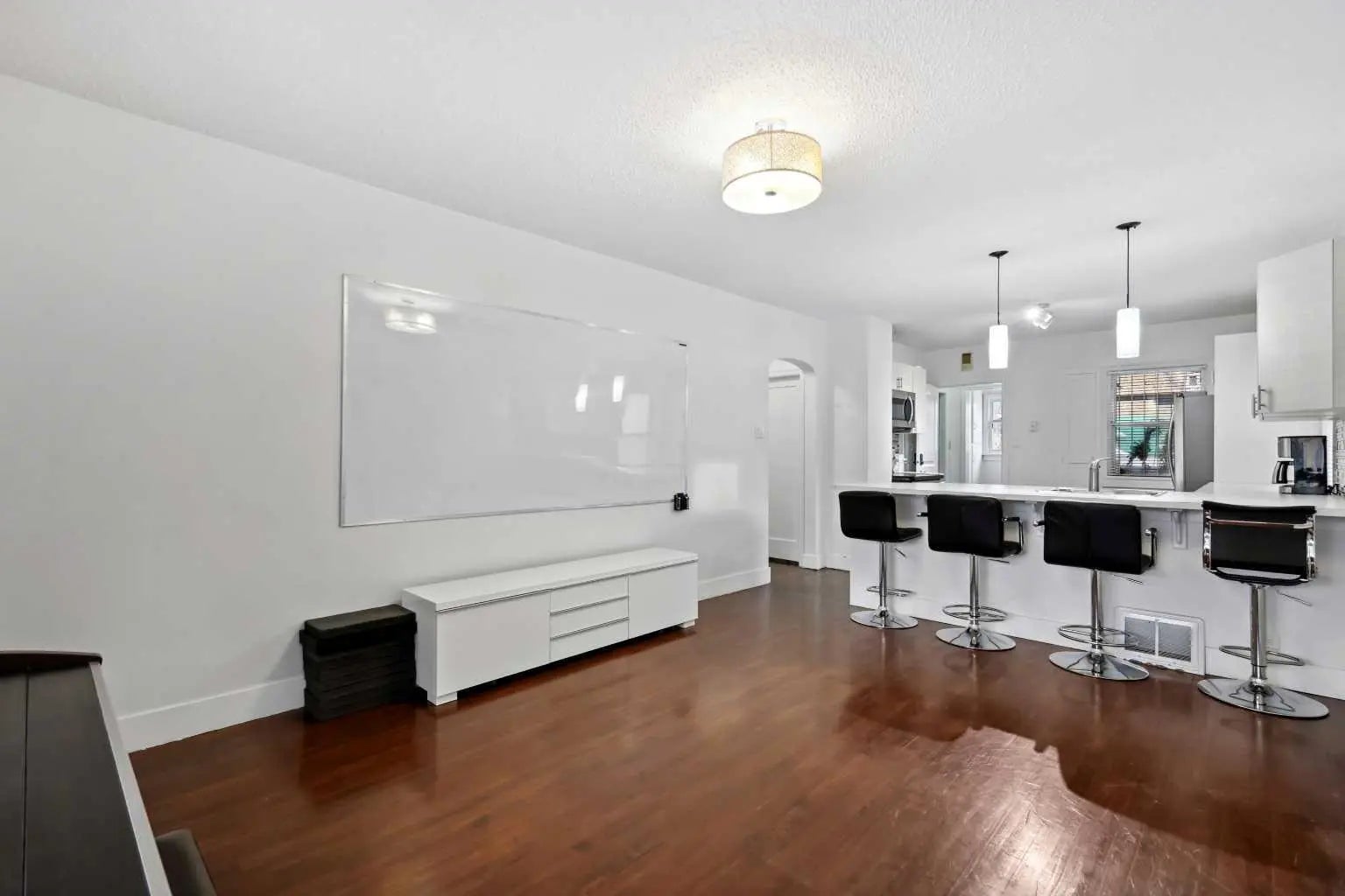 230 8a Street Northeast, Calgary – Residential Detached Listing Photo 7