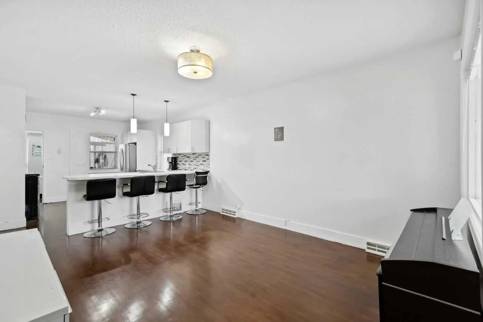 230 8a Street Northeast, Calgary – Residential Detached Listing Photo 8