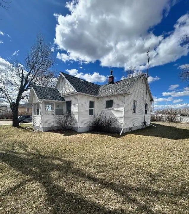 204 Grand Avenue , Carmangay