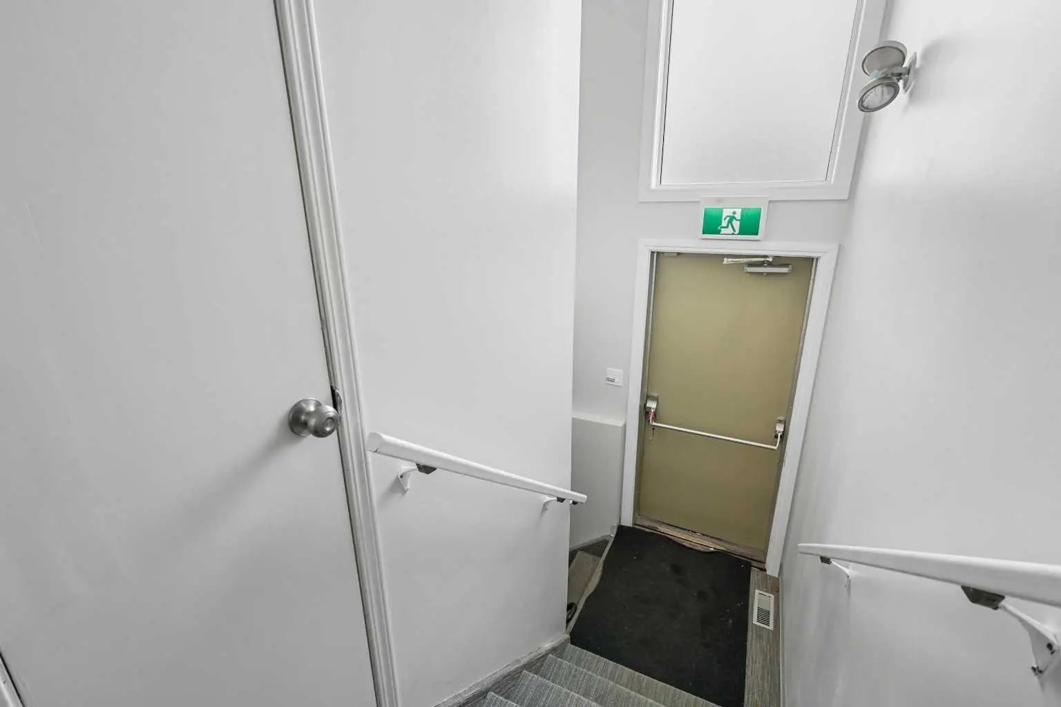 232 8a Street Northeast, Calgary – Commercial Mixed Use Listing Photo 36