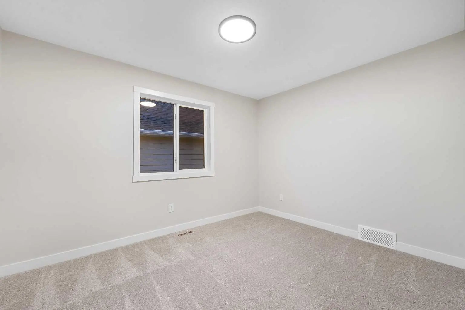 128 Versant Point Southwest, Calgary – Residential Detached Listing Photo 33