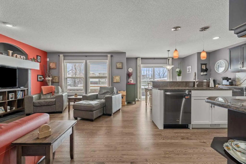 715 Copperpond Circle Se, Calgary