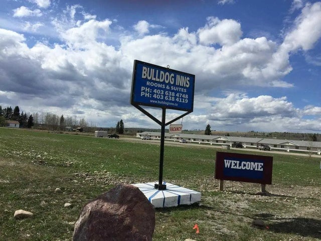 830 Main Avenue W, Sundre