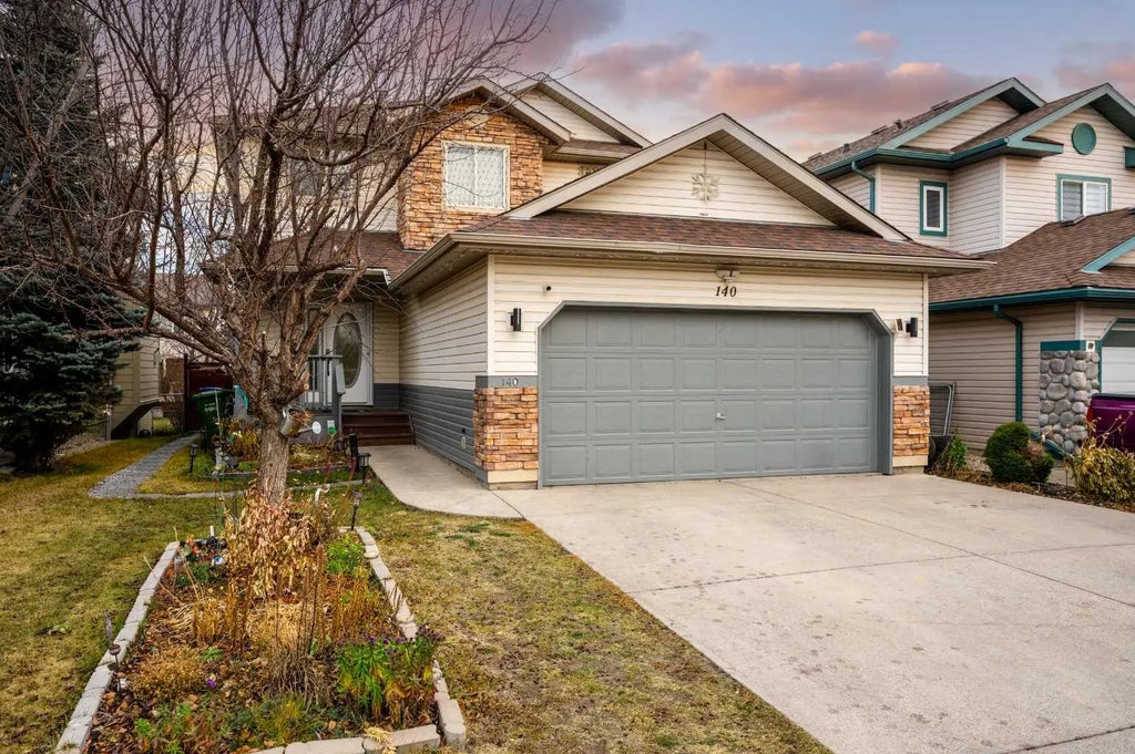 140 Fairways Drive Nw, Airdrie