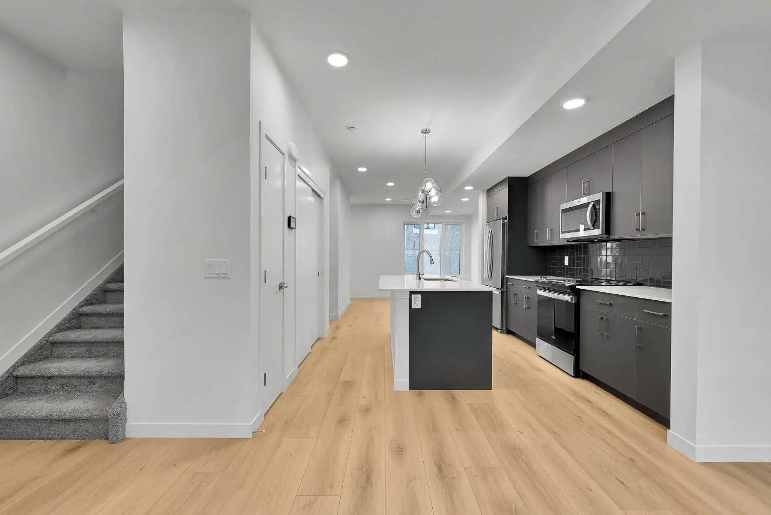 124 Arbour Lake Court  Northwest, Calgary – Residential Row/Townhouse Listing Photo 8