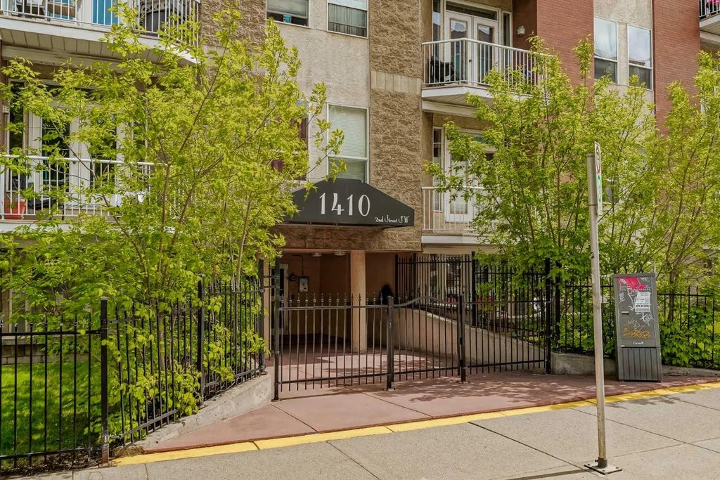102, 1410 2 Street Sw, Calgary