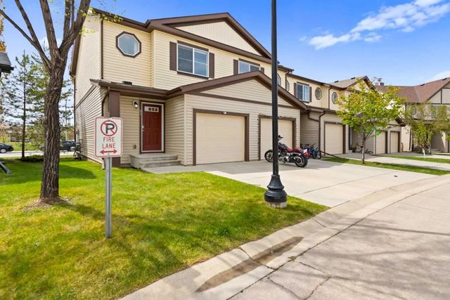81 Copperpond Landing Se, Calgary